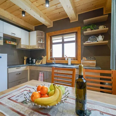 Triti Villa Stara Lesna